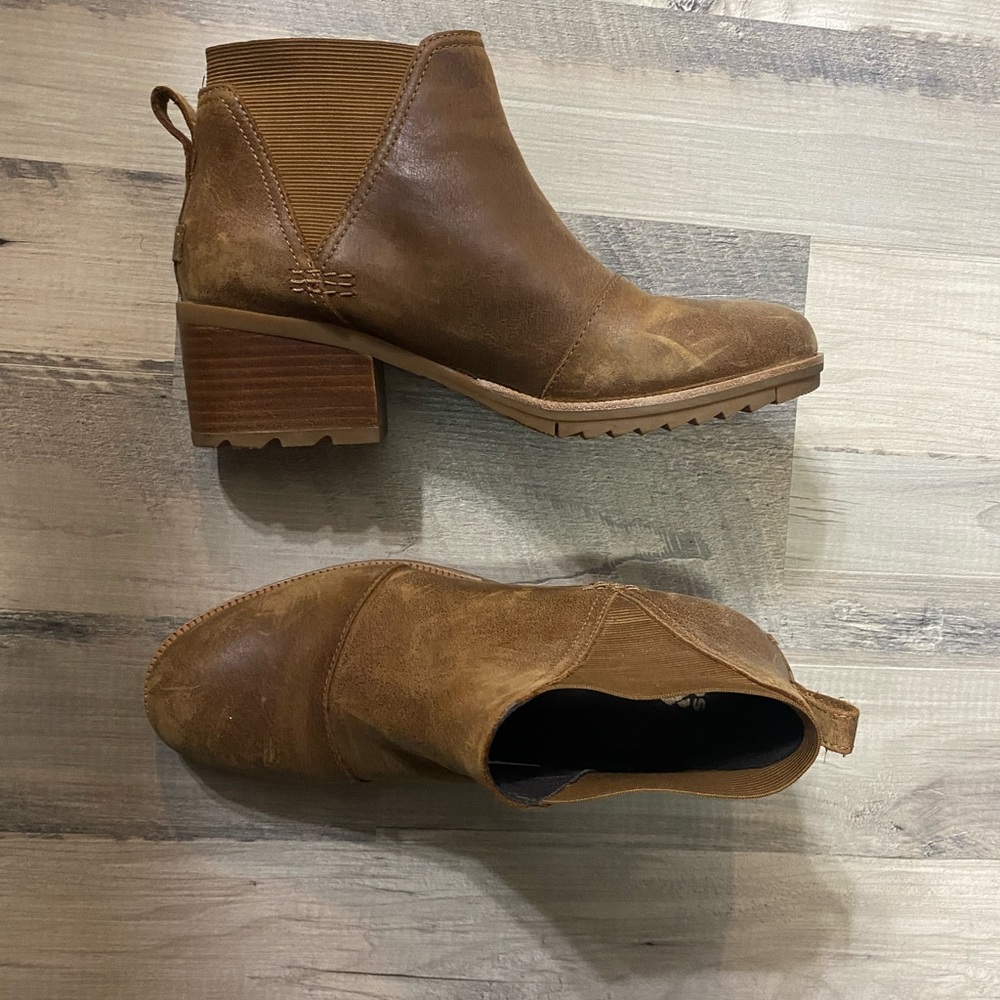 Sorel leather booties